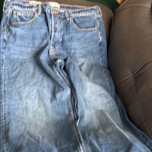 Universal Thread Blue Ankle Cropped Jeans with Vintage Fading